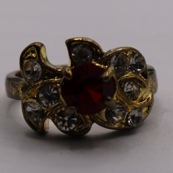 19253-US 5 CZ Ruby with CZ Diamonds surrounding it. - Picture 1 of 4